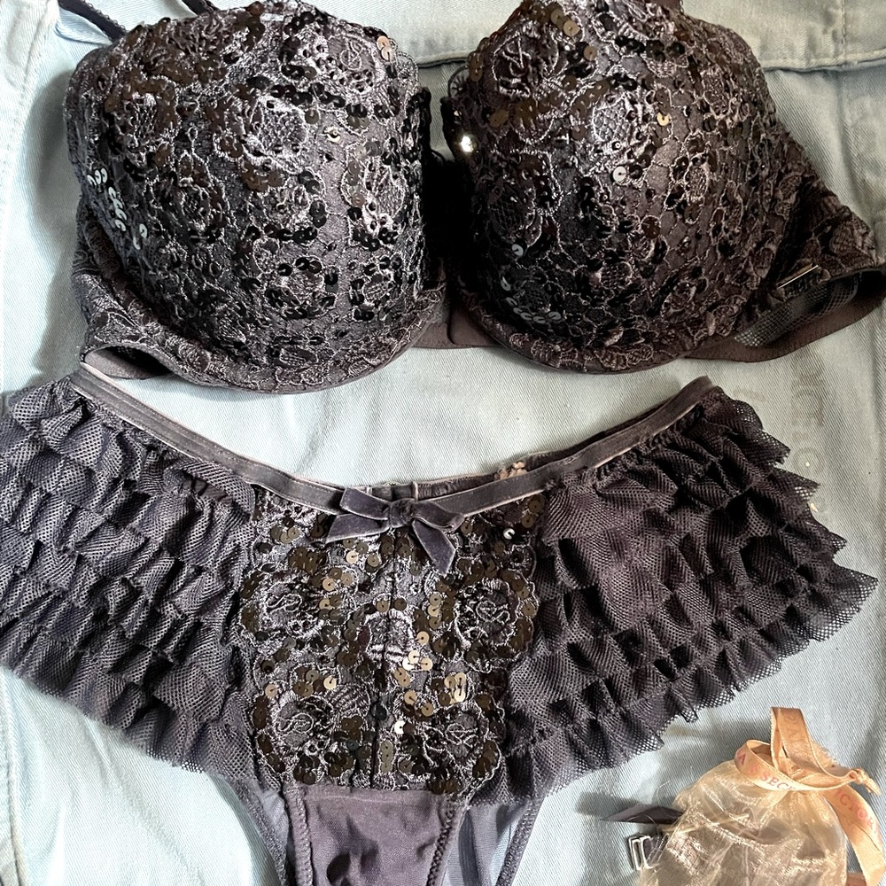 Victoria Secrets the miracle bra 36C bra and S panties set vintage Swarovski